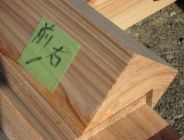 大型犬の犬小屋を校倉風に。校倉タイプの犬小屋の組み立て方を説明しています。 校倉風の犬小屋づくり